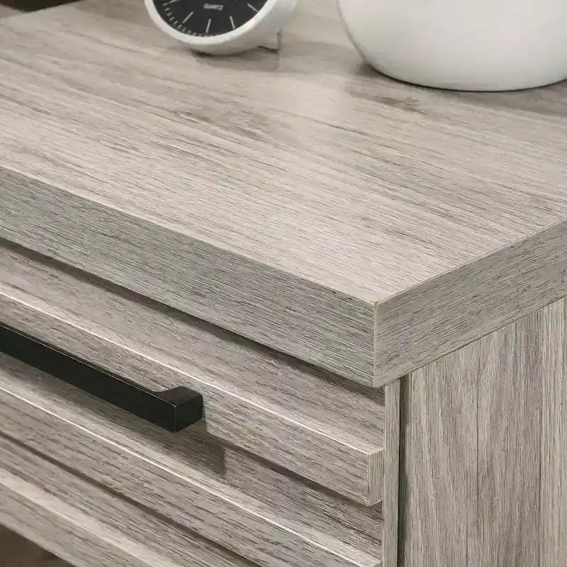Lit avec tête de lit capitonnée en bois, commode, miroir et 2 tables de chevet, gris patiné
